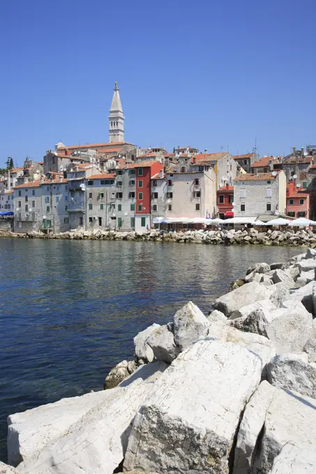 Croatia, Istria, Rovinj, Old town over rocky shoreline