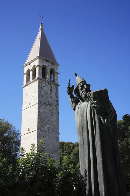 Croatia, Dalmatia, Split, Statue and belltower