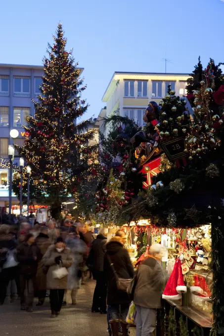 Germany, Baden Wurttemberg, Stuttgart, Christmas Market - Christmas tree and market stall