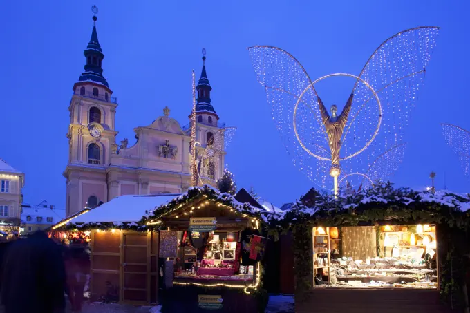 Germany, Baden Wurttemberg, Ludwigsburg, Christmas Market and church at dusk