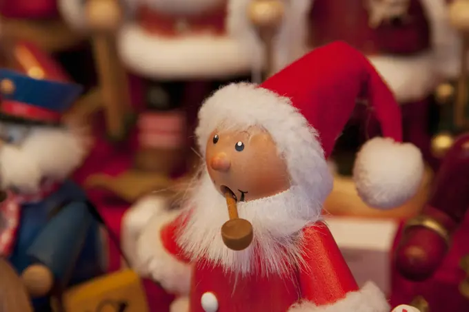 Germany, Baden Wurttemberg, Stuttgart, Christmas Market - wooden decoration