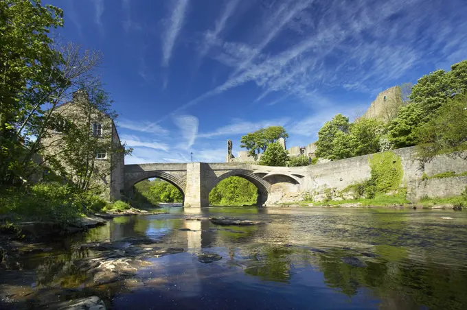 UK - England, County Durham, Barnard Castle, Barnard Castle Bridge over the River Tees