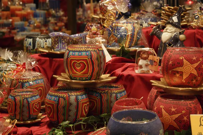 Germany, Hesse, Frankfurt, Altstadt Christmas Market - souvenir stall