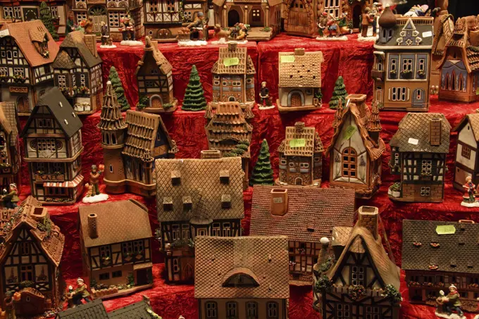 Germany, Hesse, Frankfurt, Altstadt Christmas Market - souvenir stall