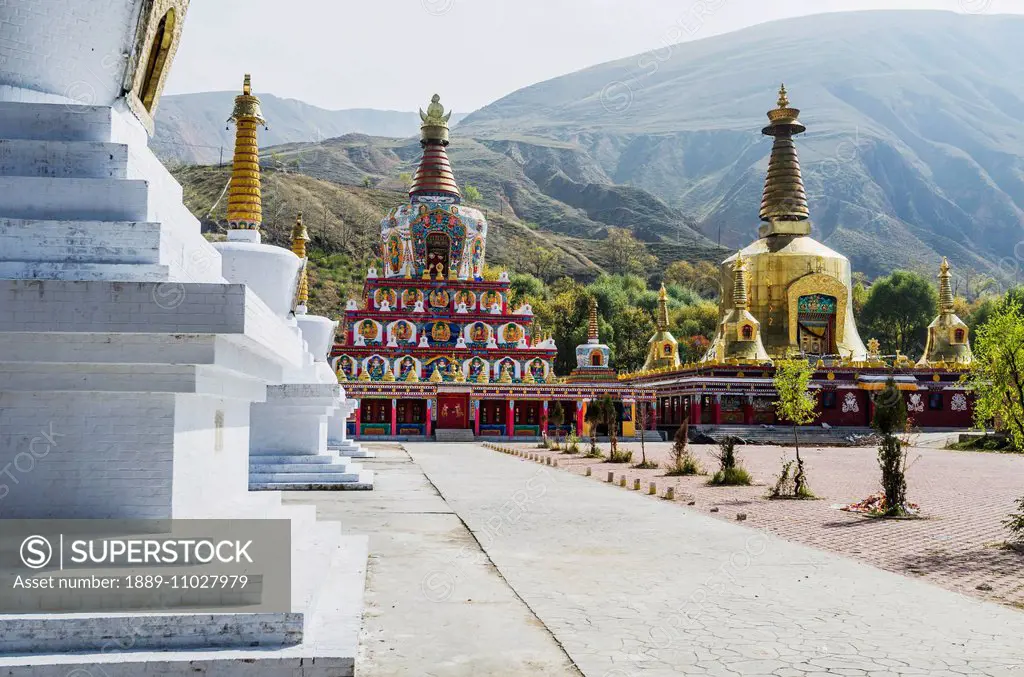 Buddhist temples (stupas) at Wutun Si monastery; Tibet, China