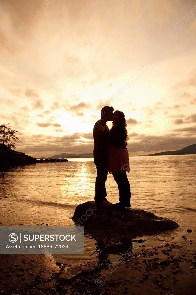 a couple kissing on the water´s edge, bellingham washington united states of america