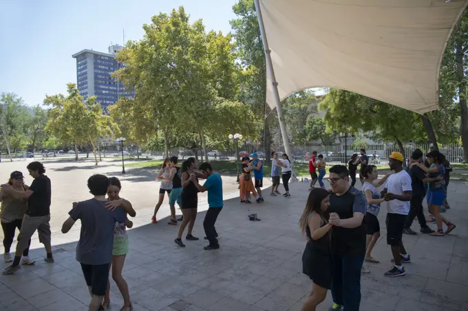 Unorganized tango dancing in the park; Santiago de Chile, Chile