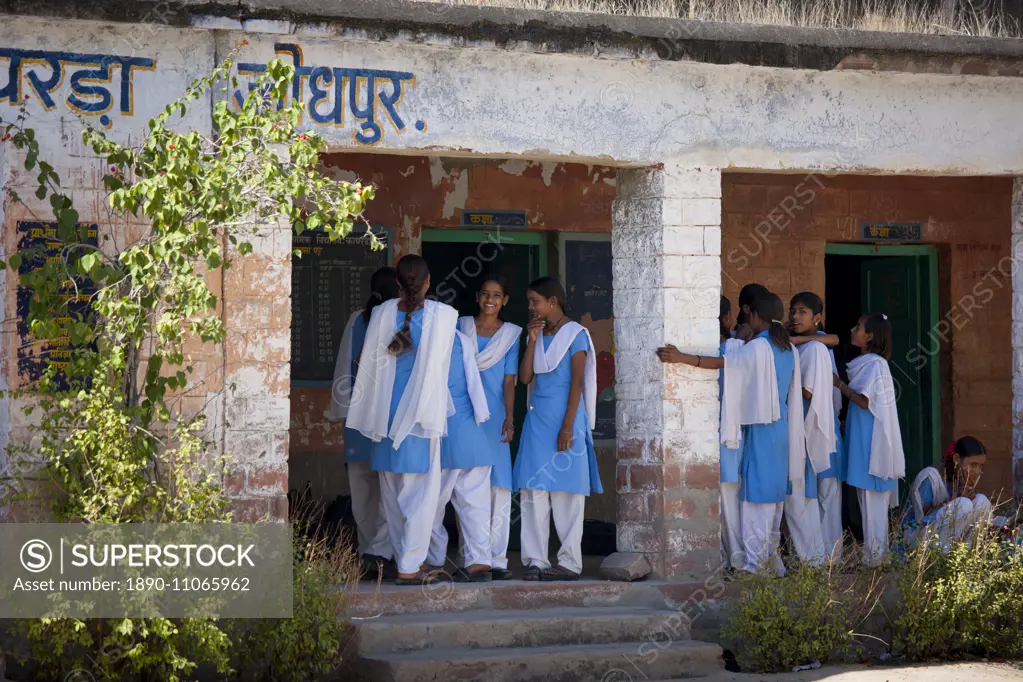 Indian Hindu schoolchildren at state school at Kaparda village in Rajasthan, Northern India