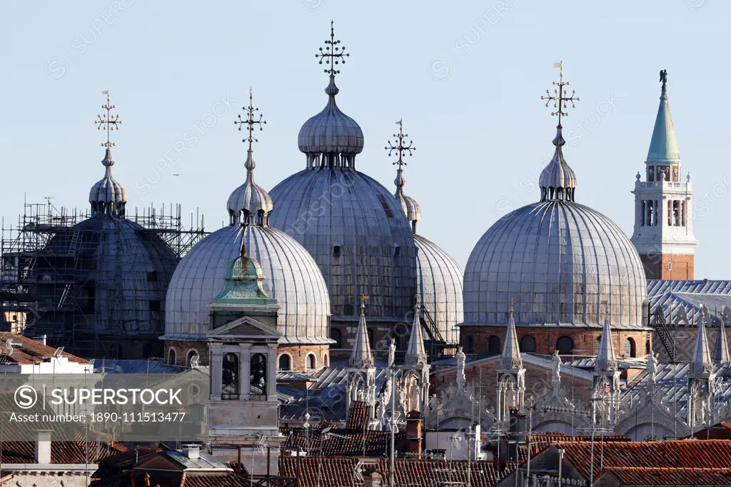 Roof of the Basilica San Marco, an example of Byzantine architecture first built in the 9th century, Venice, UNESCO World Heritage Site, Veneto, Italy...