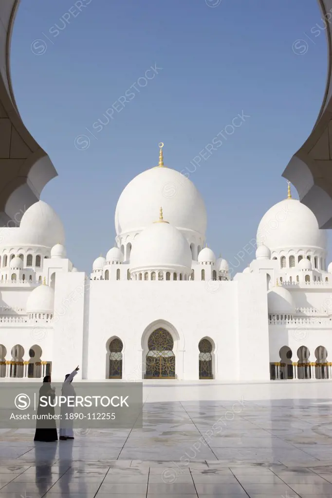 Sheikh Zayed Grand Mosque, the biggest mosque in the U.A.E. and one of the 10 largest mosques in the world, Abu Dhabi, United Arab Emirates, Middle Ea...