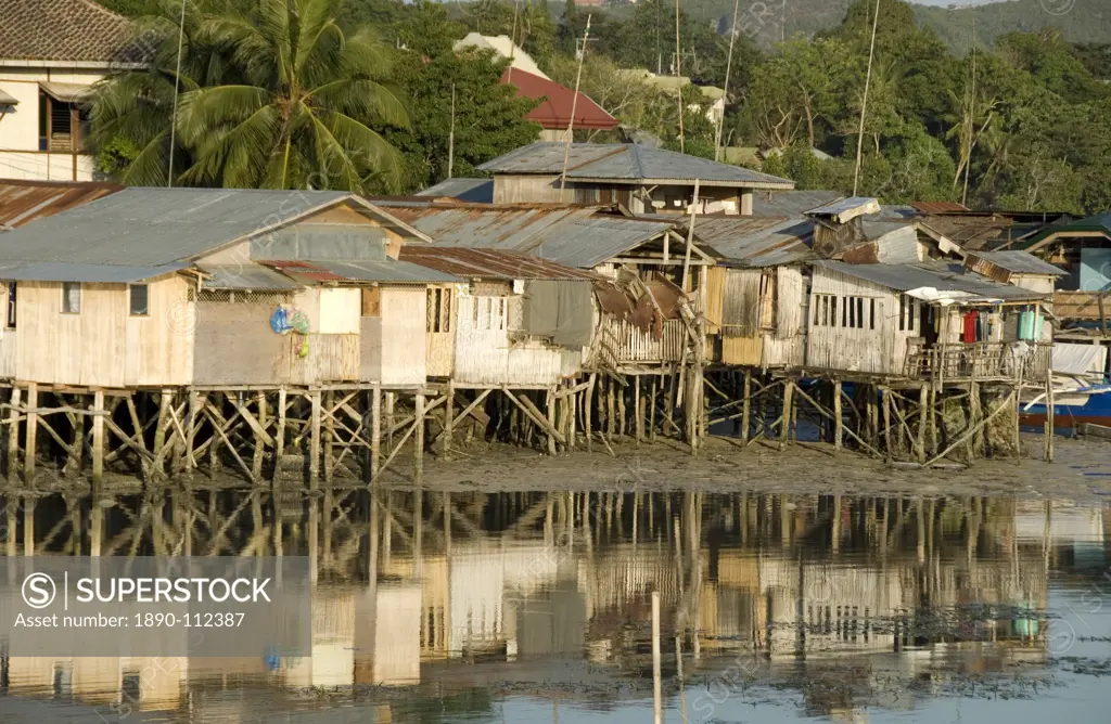 Stilt houses by old port, Tagbilaran, capital of Bohol, Philippines, Southeast Asia, Asia