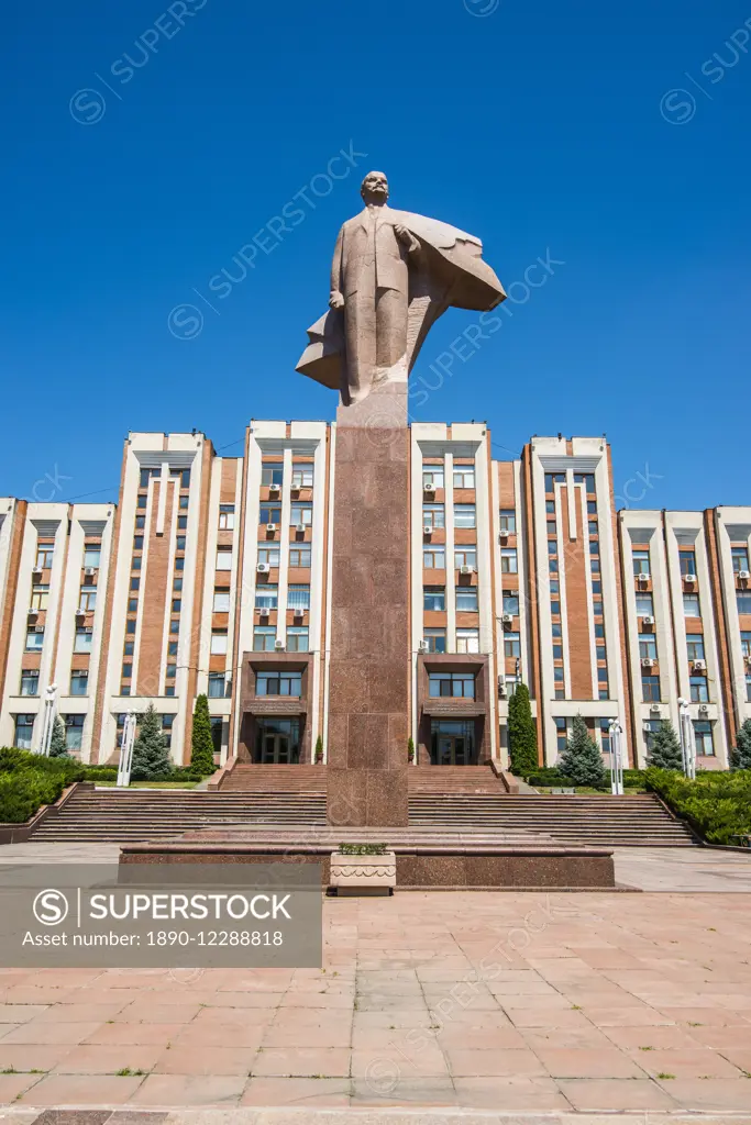 Transnistria Parliament building in Tiraspol with a statue of Vladimir Lenin in front, Transnistria, Moldova, Europe