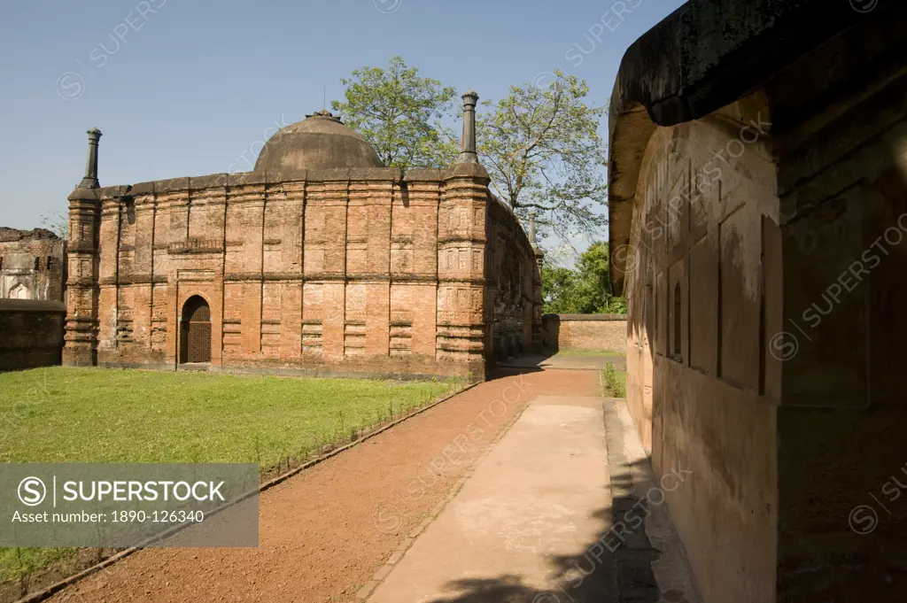 Medieval red brick Qadam Rasul mosque dating from 1531, and Fath Kahn´s tomb, Gaur, West Bengal, India, Asia