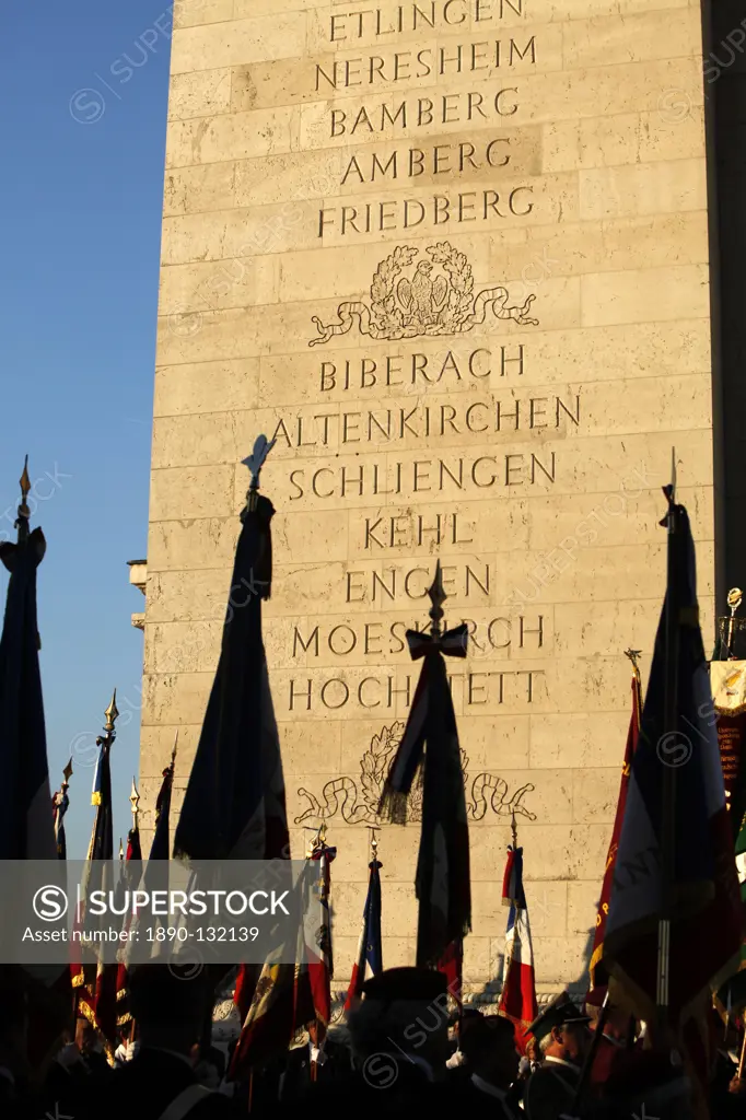 War veterans at the Arc de Triomphe, Paris, France, Europe