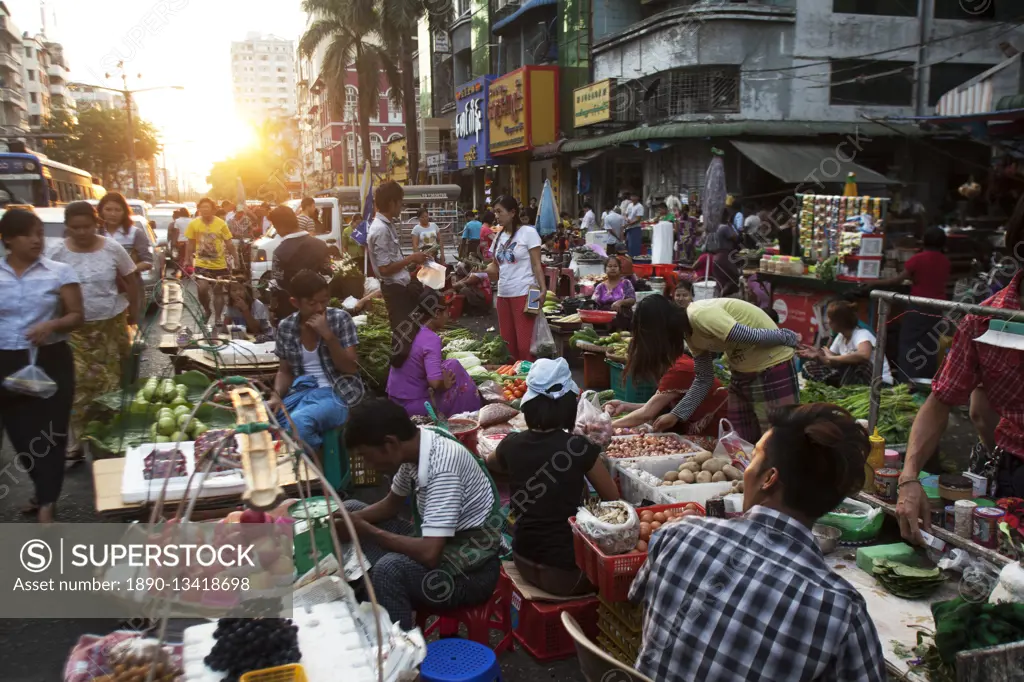 Street market, Yangon (Rangoon), Myanmar (Burma), Asia