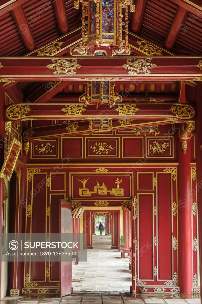 Wooden covered walkways in the Hue Imperial City (Citadel), UNESCO World Heritage Site, Vietnam, Indochina, Southeast Asia, Asia