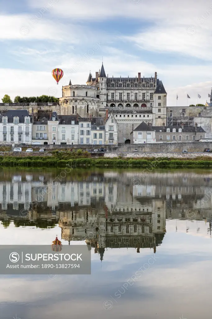 Hot-air balloon in the sky above the castle, Amboise, UNESCO World Heritage Site, Indre-et-Loire, Loire Valley, France, Europe