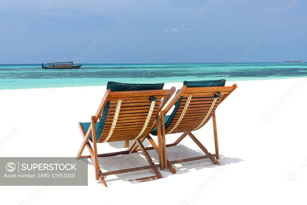 Wooden sun loungers on beach, Coco Palm, Dhuni Kolhu, Baa Atoll, Republic of Maldives, Indian Ocean, Asia