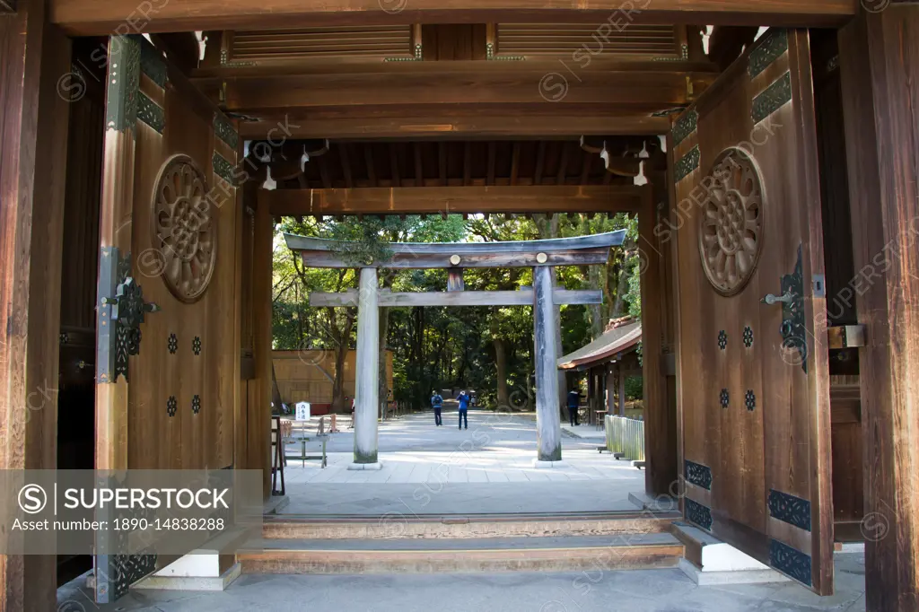 The Meiji Shrine Torii gate, Yoyogi Park, Tokyo, Japan, Asia