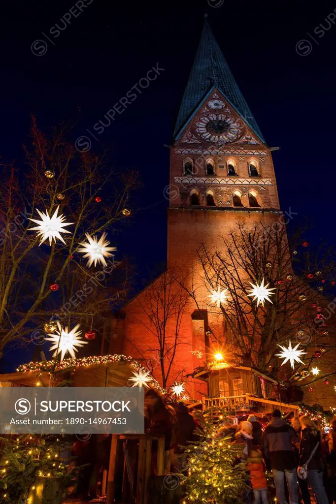Small Christmas market at St. John's Church in Luneburg, Lower Saxony, Germany, Europe