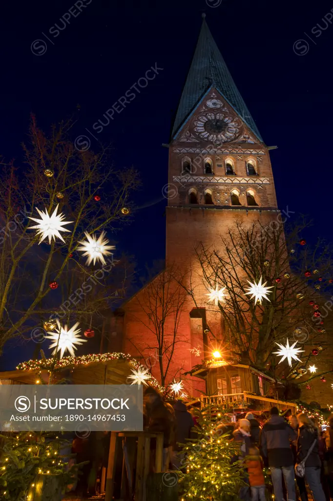 Small Christmas market at St. John's Church in Luneburg, Lower Saxony, Germany, Europe