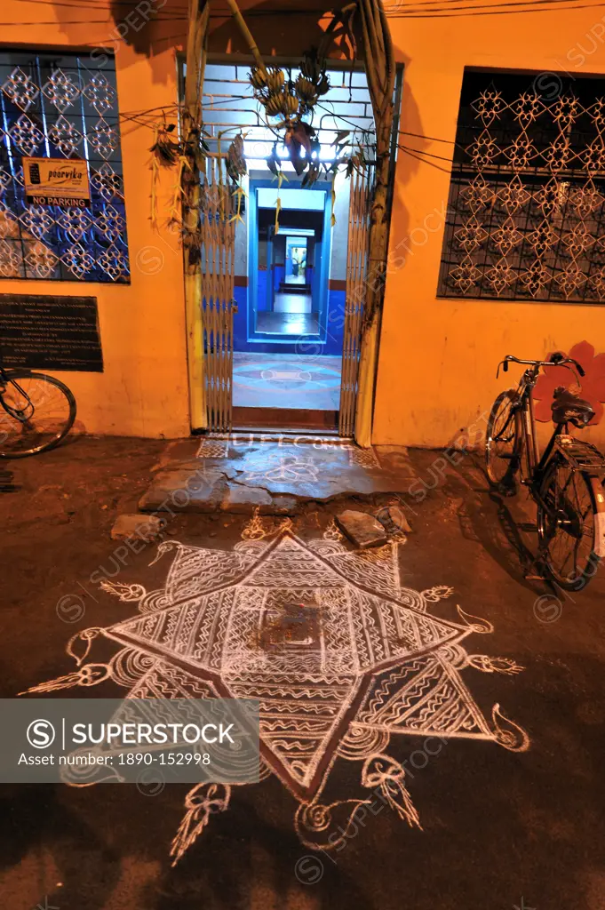 Kollam or rangoli in front of the house, Srirangam, Tamil Nadu, India, Asia