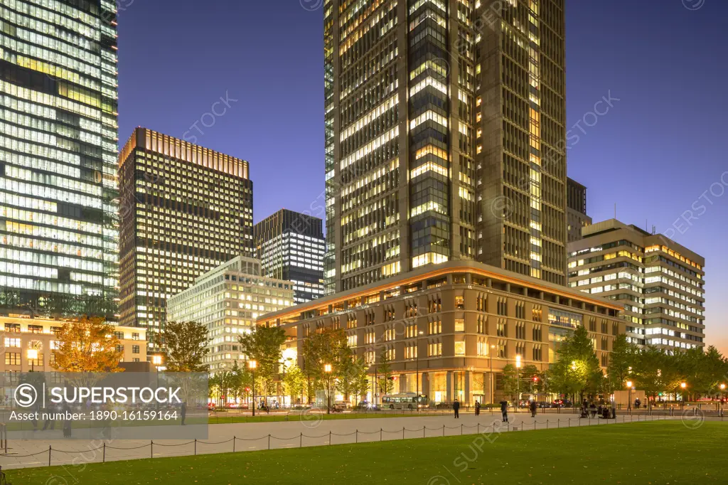 Skyscrapers of Marunouchi at dusk, Tokyo, Honshu, Japan, Asia