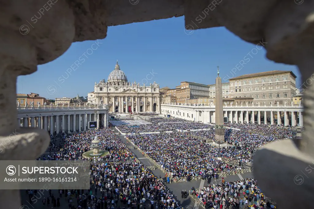 A General view of St. Peter's Square during a Canonization Mass, Vatican City, Rome, Lazio, Italy, Europe