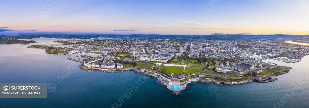 Plymouth, city skyline, Hoe Park and lighthouse, Plymouth Sound, Devon, England, United Kingdom, Europe