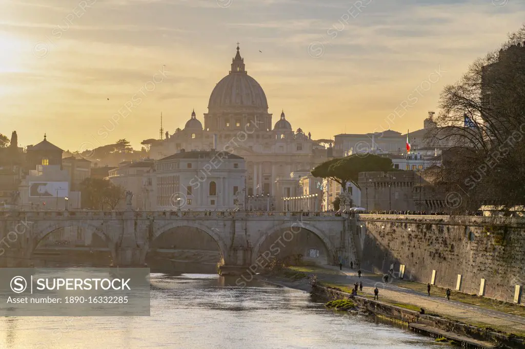 River Tiber, St. Peter's Basilica, UNESCO World Heritage Site, Rome, Lazio, Italy, Europe