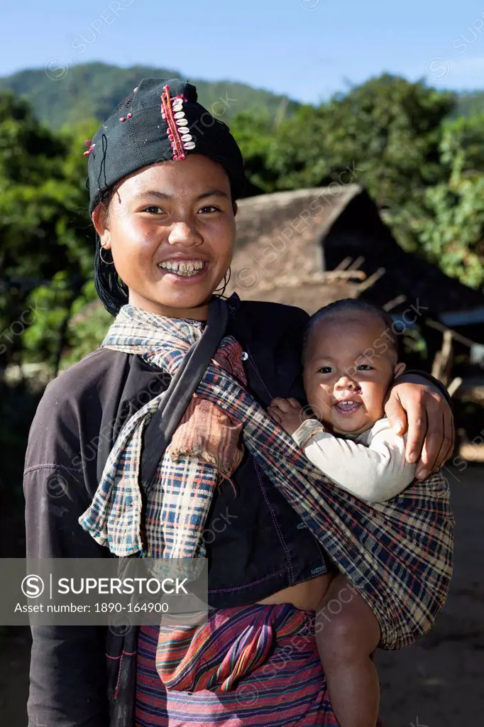 Mother and baby from Ann hill tribe village, near Kengtung, Shan State, Myanmar (Burma), Asia