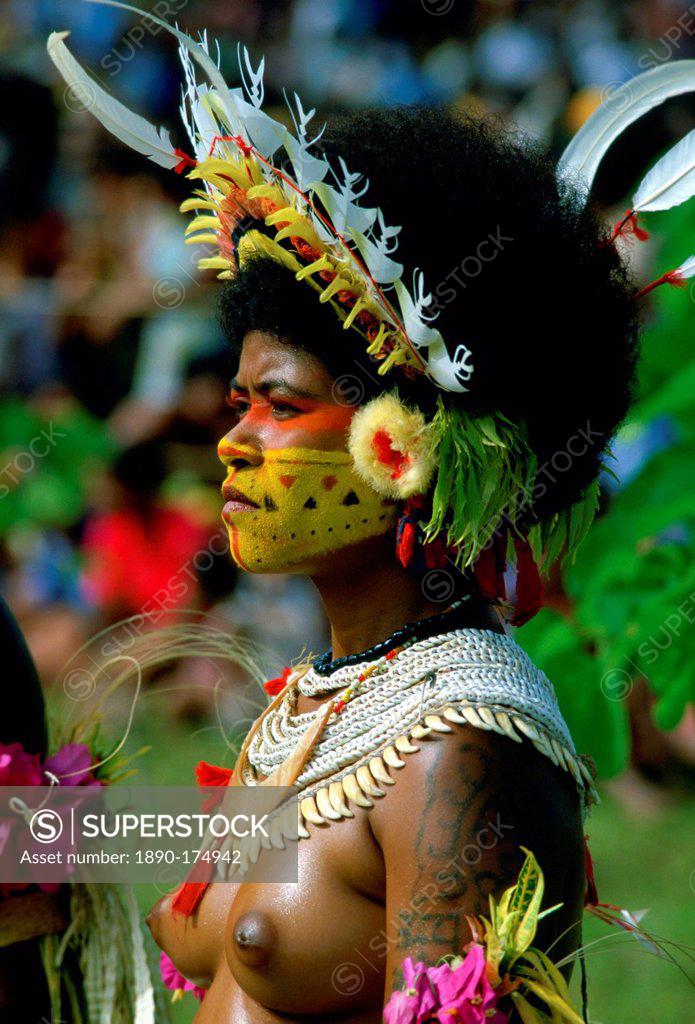 papua new guinea tribe girl