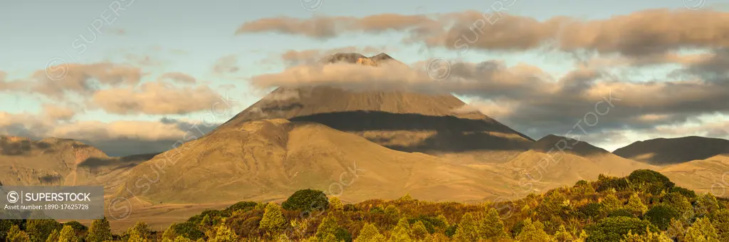 Mount Ngauruhoe, Tongariro National Park, UNESCO World Heritage Site, North Island, New Zealand, Pacific