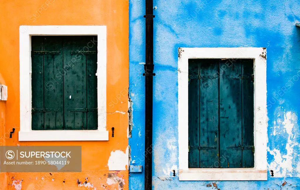 Brightly colored fisheRightsManageden's houses in Burano, Metropolitan City of Venice, Veneto, Italy, Europe