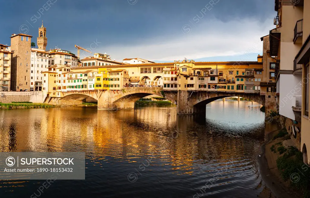 Ponte Vecchio over the Arno River, in Florence, UNESCO World Heritage Site, Tuscany, Italy, Europe