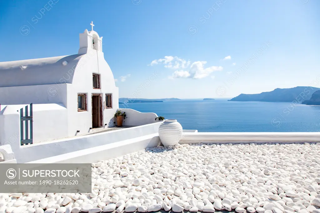 Traditional Greek architecture in Oia, Santorini (Thira), Cyclades, Greek Islands, Greece, Europe