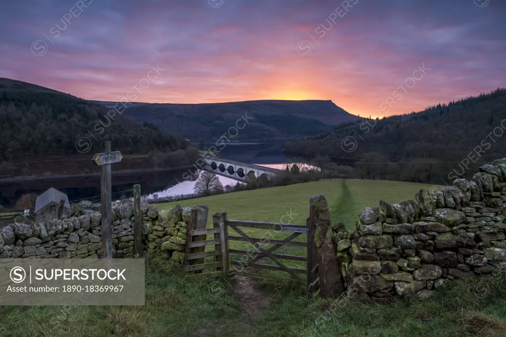 Ladybower Reservoir with Baslow Edge in the distance at sunrise, Peak District, Derbyshire, England, United Kingdom, Europe