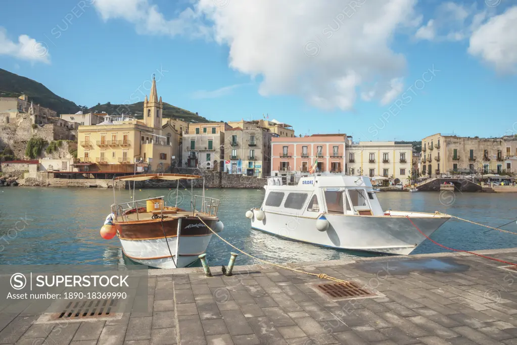 Marina Corta harbour, Lipari Town, Lipari Island, Aeolian Islands, UNESCO World Heritage Site, Sicily, Italy, Mediterranean, Europe