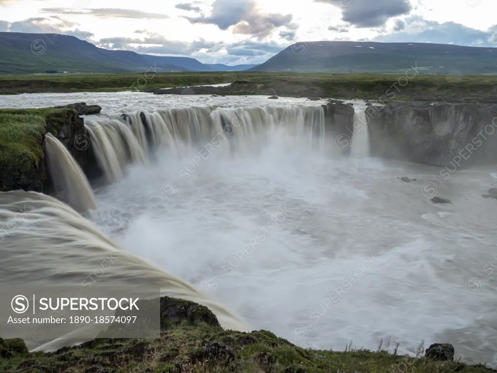 Godafoss (Waterfall of the Gods), Skjalfandafljot River, Baroardalur district, Iceland, Polar Regions