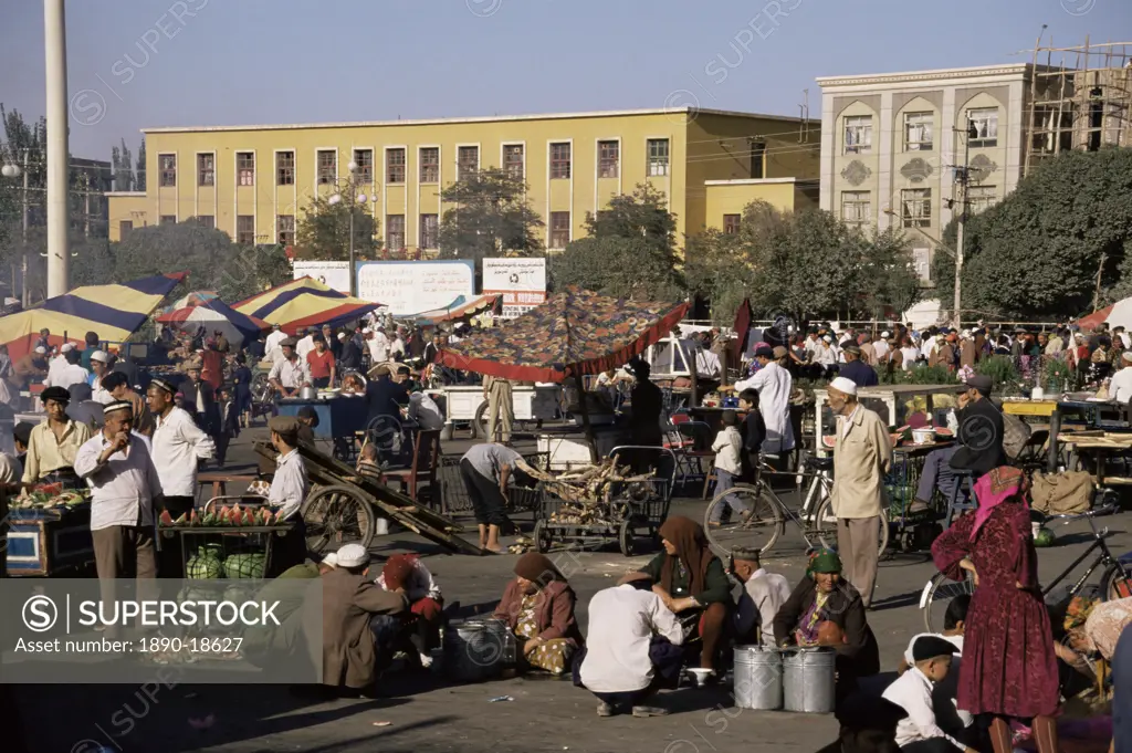 Night market, Id Kah Square, Kashgar Kashi, Chinese Turkestan, China, Asia