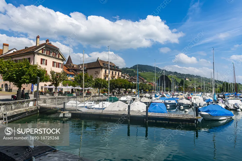 Historic town of Lutry in the area of the Lavaux Vineyard Terraces, UNESCO World Heritage Site, Lake Geneva, Switzerland, Europe