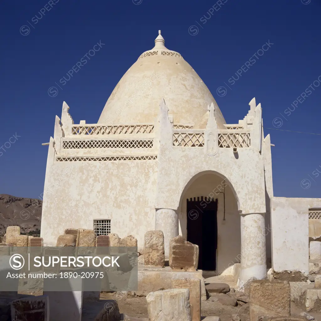 Ornate domed tomb and old graves in the Einat Cemetery, near Tarim, in the Wadi Hadramaut, Yemen, Middle East