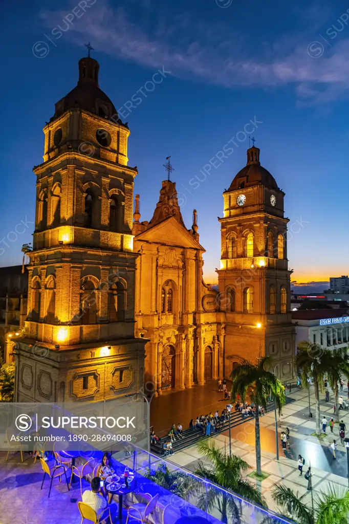 Cathedral Basilica of St. Lawrence at nighttime Santa Cruz de la