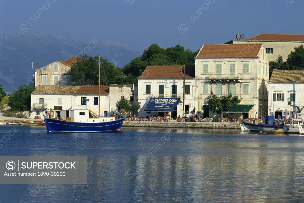 Harbour and waterfront of the northern fishing village of Fiskardo, Kefalonia, Ionian Islands, Greece, Europe