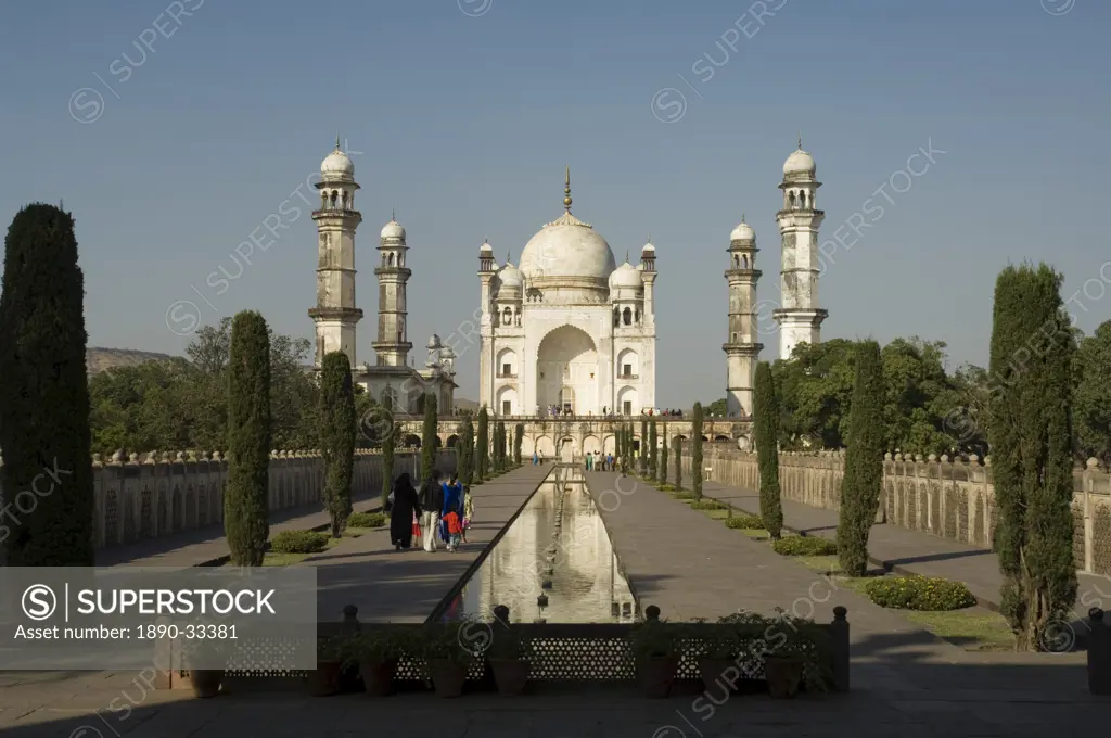 The Bibi ka Maqbara, built by Azam Shah in 1678 as a son´s tribute to his mother, Begum Rabia Durrani, the Queen of Mughal emperor Aurangzeb, Aurangab...