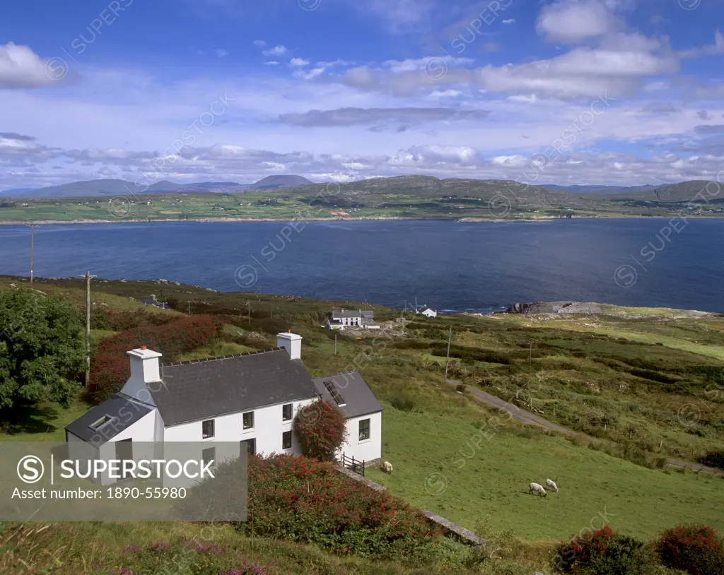 House, north coast of Mizen peninsula, Dunmanus Bay and hills of Sheep´s Head behind, near Dunmanus, County Cork, Munster, Republic of Ireland, Europe