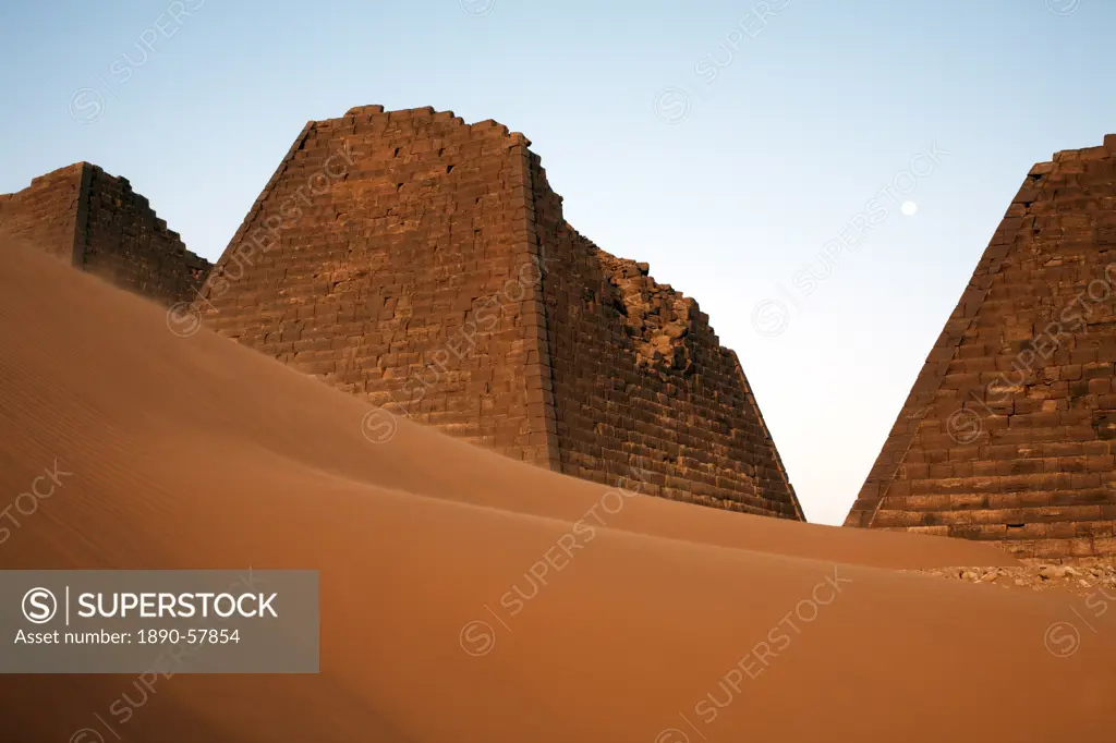 The pyramids of Meroe, Sudan´s most popular tourist attraction, Bagrawiyah, Sudan, Africa