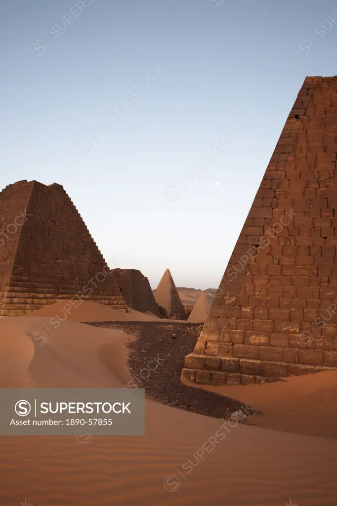 The pyramids of Meroe, Sudan´s most popular tourist attraction, Bagrawiyah, Sudan, Africa