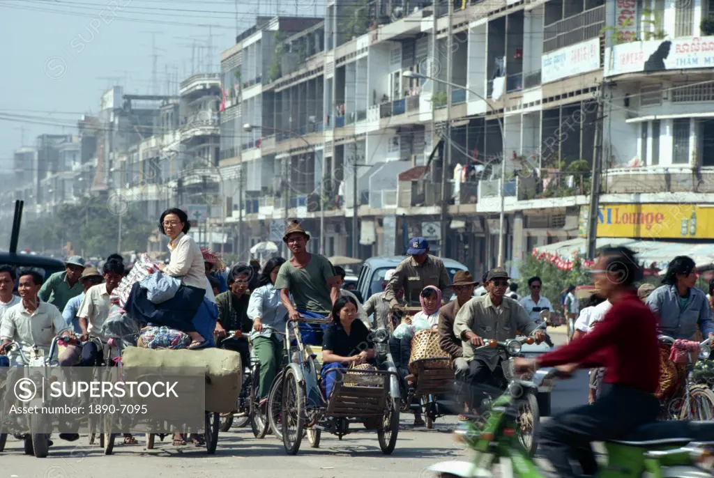 Traffic, Achar Mean Boulevard, Phnom Penh, Cambodia, Indochina, Southeast Asia, Asia