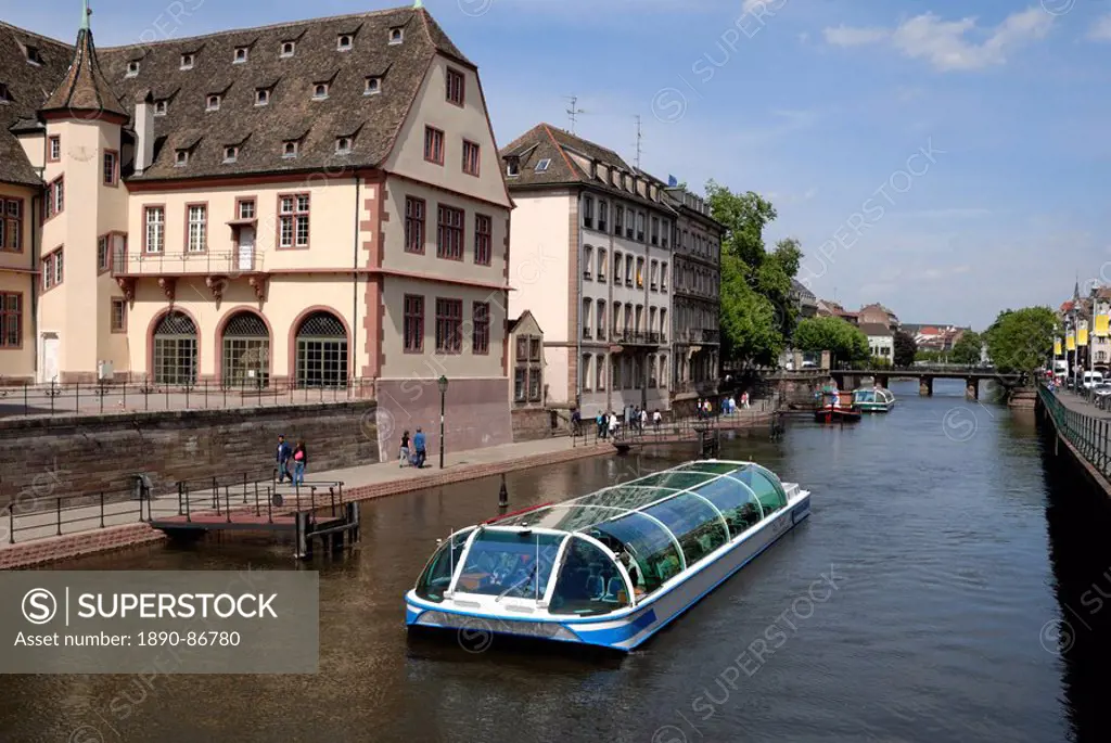 Bateau on canal, Strasbourg, Alsace, France, Europe